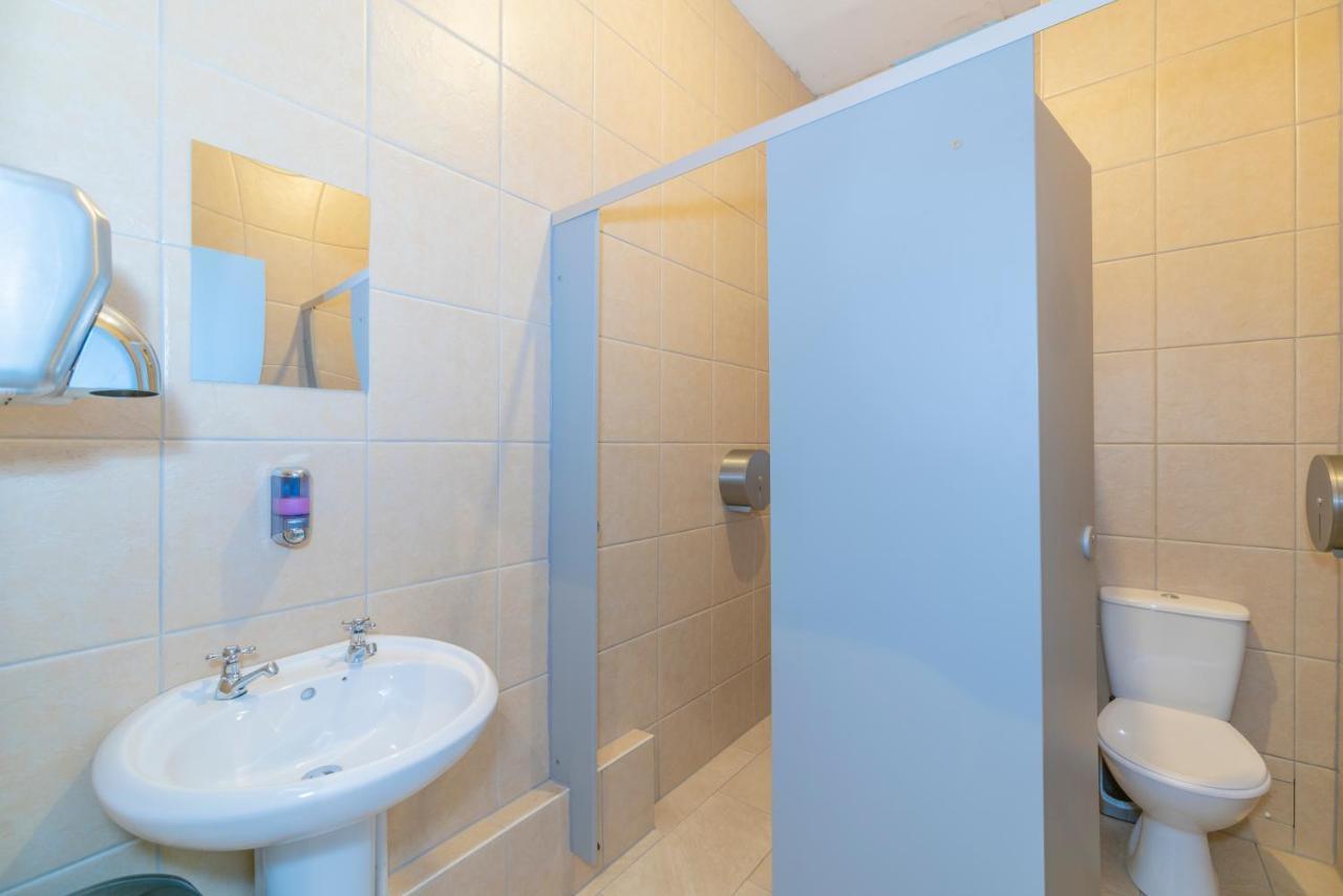Nomad Backpacker Hostel Кардиф Екстериор снимка