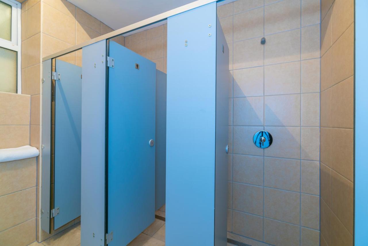 Nomad Backpacker Hostel Кардиф Екстериор снимка