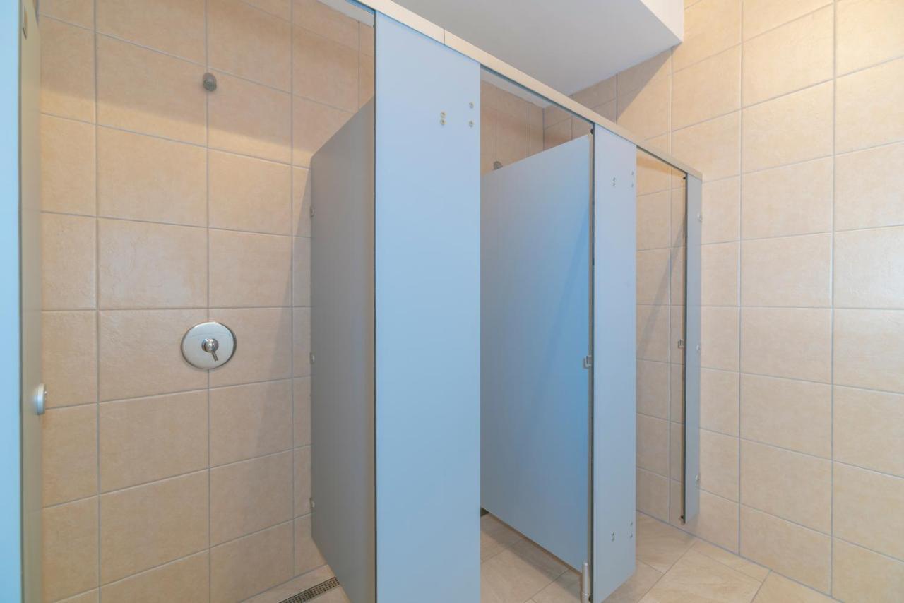 Nomad Backpacker Hostel Кардиф Екстериор снимка