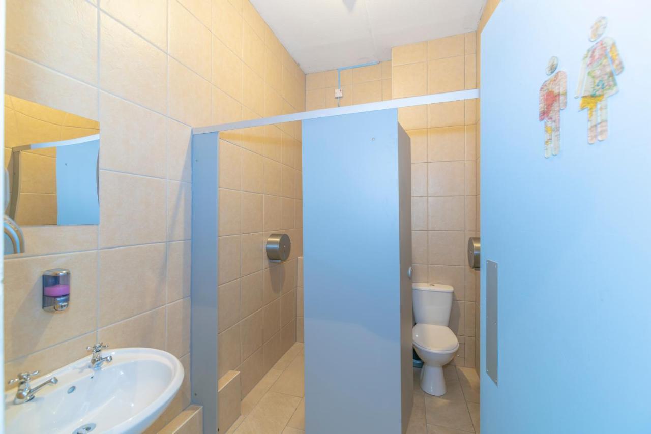 Nomad Backpacker Hostel Кардиф Екстериор снимка